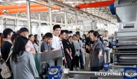 校企联动 协同育才丨青岛农业大学师生团队来青岛伟德bv1964参观交流