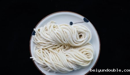 青岛伟德bv1964丨一根鲜面条里的“国际专利”