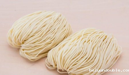 火热的面条市场，正在走向自动化、健康化