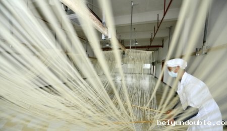 手工挂面自动化生产线是如何还原仿生工艺的？